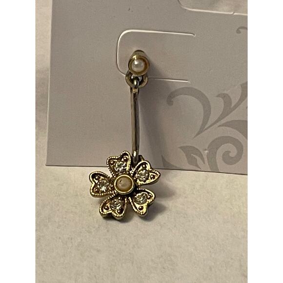 Vintage faux golden with faux pearl stud earrings - Picture 3 of 5